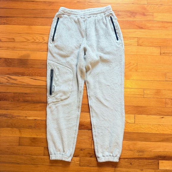 PALACE Other - PALACE SKATEBOARDS Polartec High Loft Bottoms in Grey Fuzzy Jogger Pants